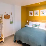 Cosy And Stylish Retreat Minutes From Historic And Train Station Lejlighed York