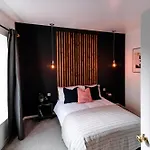 Lejlighed Cosy And Stylish Retreat Minutes From Historic And Train Station