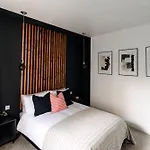 Lejlighed Cosy And Stylish Retreat Minutes From Historic And Train Station *