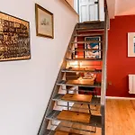 Cosy And Stylish Retreat Minutes From Historic And Train Station Lejlighed *