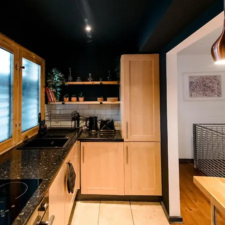 Unique, Stylish And Secluded Home, With Parking In The Heart Of Historic Apartment