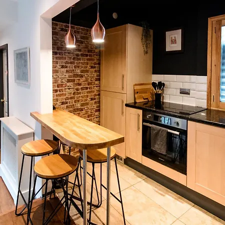 Apartment Unique, Stylish And Secluded Home, With Parking In The Heart Of Historic
