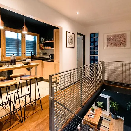 Unique, Stylish And Secluded Home, With Parking In The Heart Of Historic Apartment *