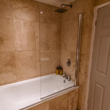 Appartamento Cosy And Stylish Retreat Minutes From Historic And Train Station *