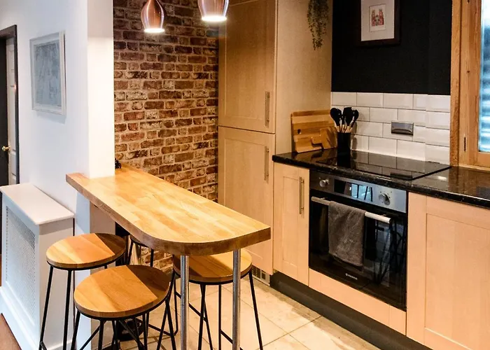 Appartement Unique, Stylish And Secluded Home, With Parking In The Heart Of Historic