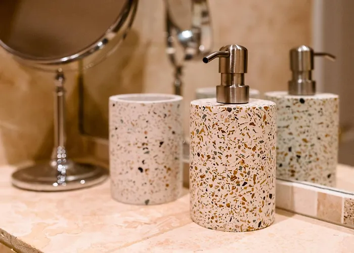 Unique, Stylish And Secluded Home, With Parking In The Heart Of Historic *