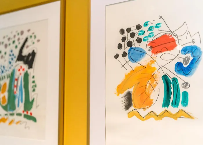 Unique, Stylish And Secluded Home, With Parking In The Heart Of Historic Appartement