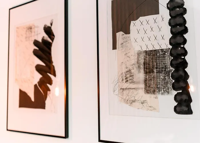 Unique, Stylish And Secluded Home, With Parking In The Heart Of Historic Appartement York