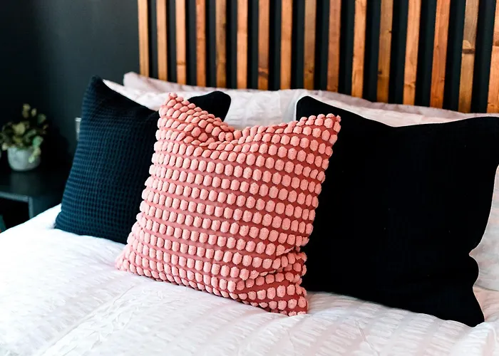 Unique, Stylish And Secluded Home, With Parking In The Heart Of Historic Appartement *