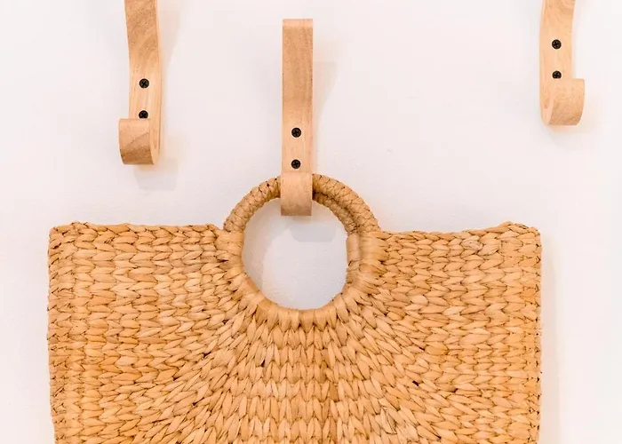 Unique, Stylish And Secluded Home, With Parking In The Heart Of Historic Appartement York