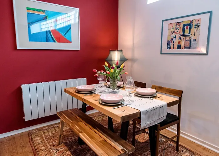 Unique, Stylish And Secluded Home, With Parking In The Heart Of Historic Appartement *