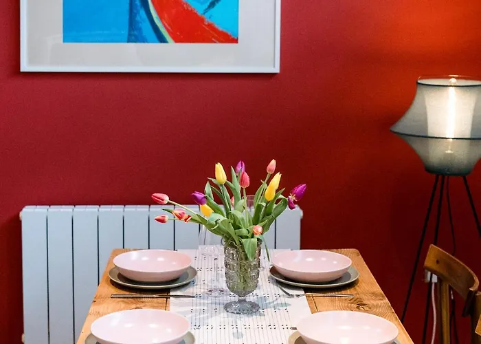 Unique, Stylish And Secluded Home, With Parking In The Heart Of Historic Appartement *