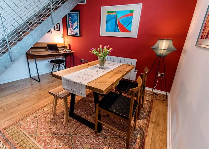 Unique, Stylish And Secluded Home, With Parking In The Heart Of Historic Appartement