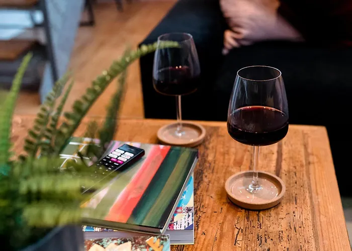 Unique, Stylish And Secluded Home, With Parking In The Heart Of Historic Appartement