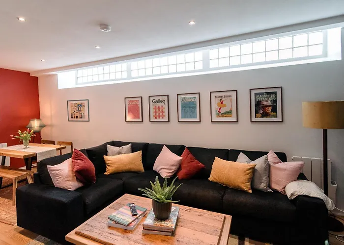 Appartement Unique, Stylish And Secluded Home, With Parking In The Heart Of Historic *