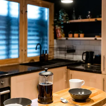 Daire Unique, Stylish And Secluded Home, With Parking In The Heart Of Historic