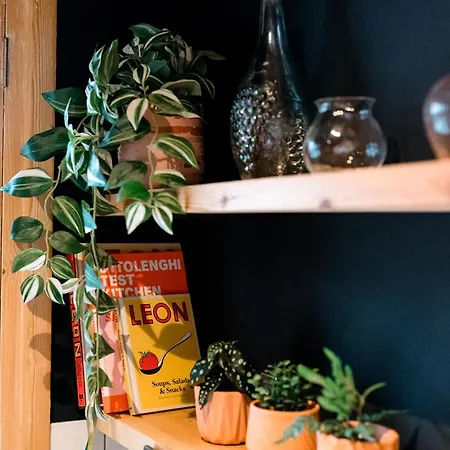 Apartment Unique, Stylish And Secluded Home, With Parking In The Heart Of Historic York