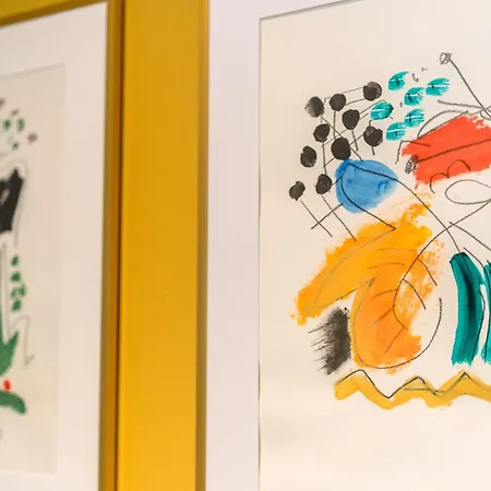 Unique, Stylish And Secluded Home, With Parking In The Heart Of Historic Daire