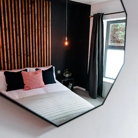 Apartment Unique, Stylish And Secluded Home, With Parking In The Heart Of Historic York