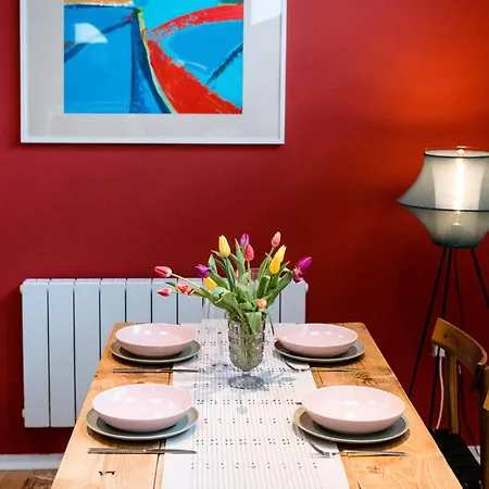 Unique, Stylish And Secluded Home, With Parking In The Heart Of Historic Apartment *