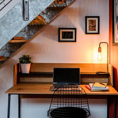 Unique, Stylish And Secluded Home, With Parking In The Heart Of Historic Apartment York