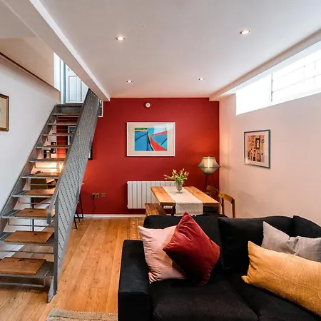 Apartment Unique, Stylish And Secluded Home, With Parking In The Heart Of Historic